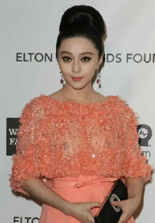 范冰冰奥斯卡大胆露胸前两点真相|图