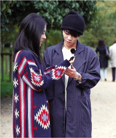 张碧晨戴情侣戒指营业,情侣物品也都保留着|张碧晨|华晨宇|情侣_新浪