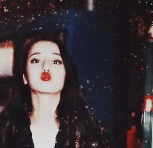 软萌少女迪丽热巴的嘟嘴合集分享,满脸都是胶原蛋白的脸蛋软糯娇憨,谁