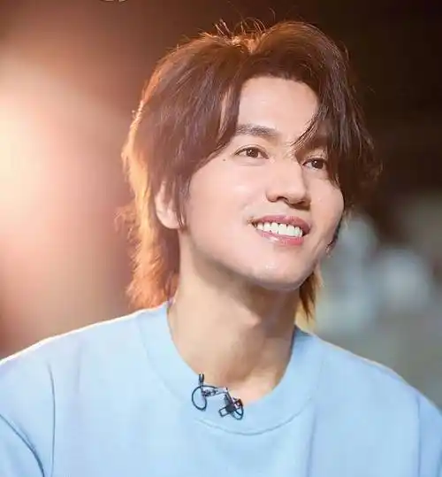 46岁言承旭冻龄现结实肌肉 粉丝直呼:梦回道明寺_活动_过往_白色