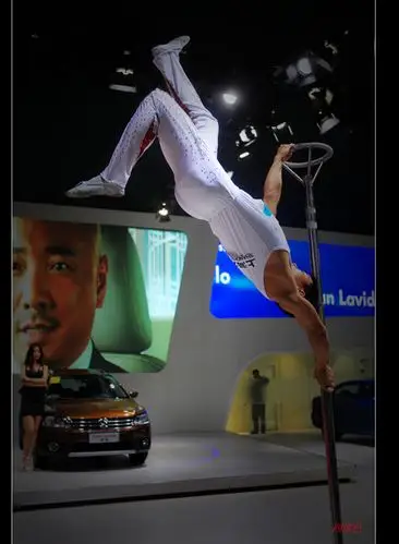 男子汉的钢管舞