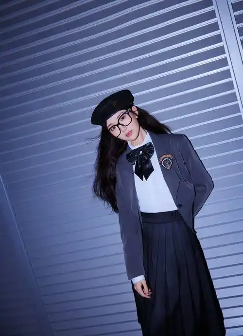 毛晓彤学生装青春活泼写真_网友_犯规_照片