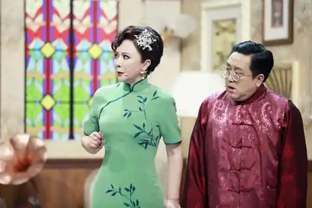 著名演员蔡明因一贴膏药与丈夫相守38年61岁家庭幸福却有烦事