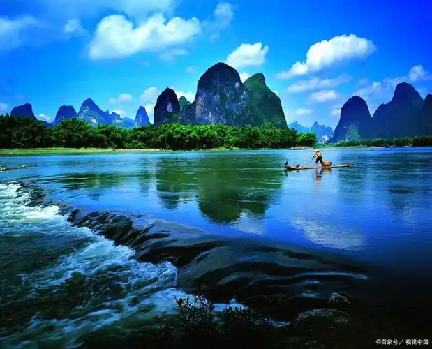 漓江景区是世界上规模最大,风景最美丽的喀斯特地貌山水区,这里应该就