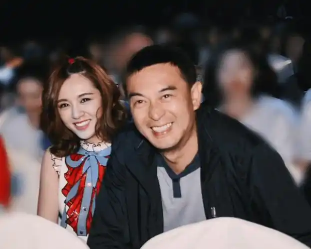 剧中王晓晨饰演的王小米是一个不顾世俗观点,勇敢追求爱情的活泼活力