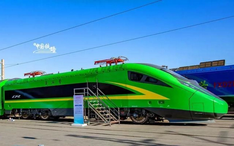 复兴号高铁全新涂装?"原谅绿"上线,网友:带点绿挺好!