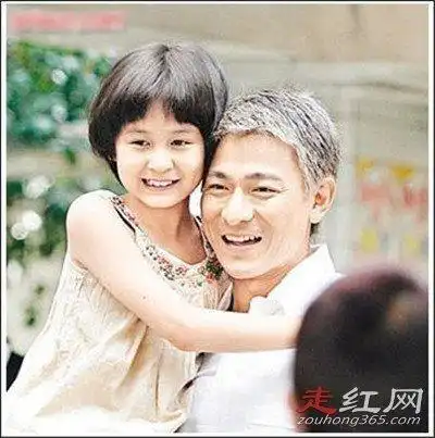 很多人都非常羡慕朱丽倩,能够成功天王刘德华的老婆,但是朱丽倩真的