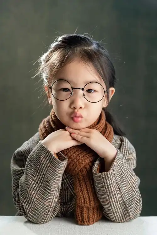 超有镜头感的小女孩 我姑娘也太可爱了吧000000 - 抖音