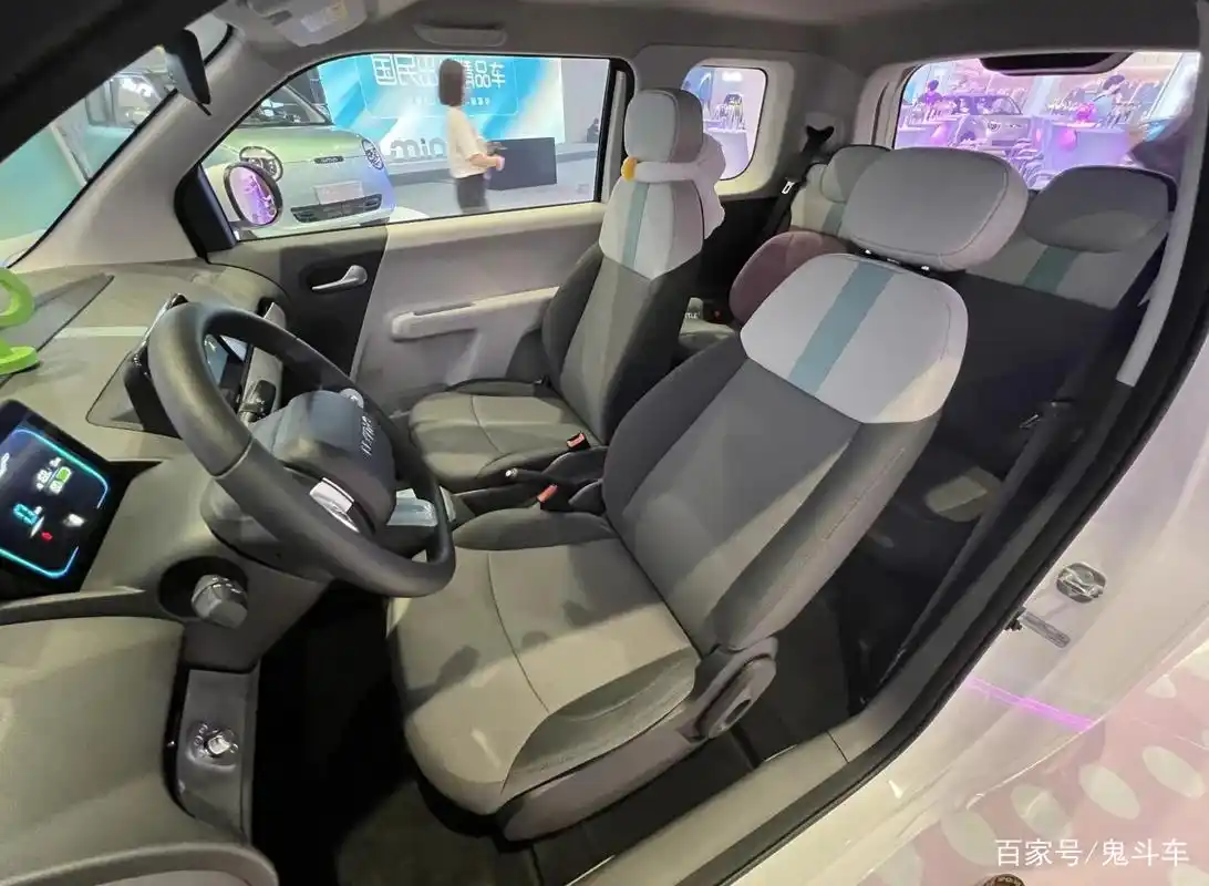 微型电动车破局者 长安lumin内饰图曝光 人机交互 580l后备箱