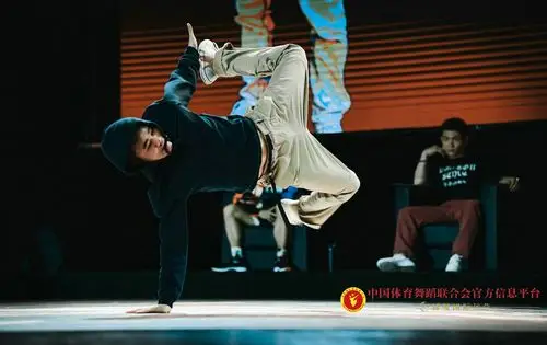 荣耀之巅直通奥运2021中国街舞联赛郑州站本土选手夺冠
