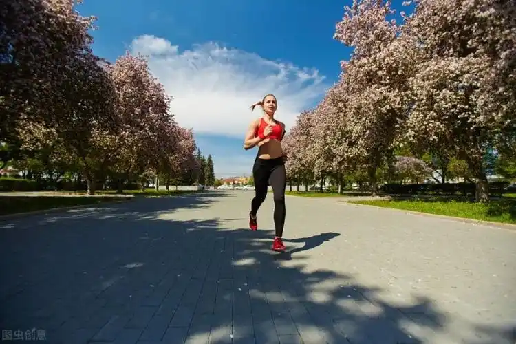 长期跑步训练的人除了身材瘦下来你还会获得什么收益呢