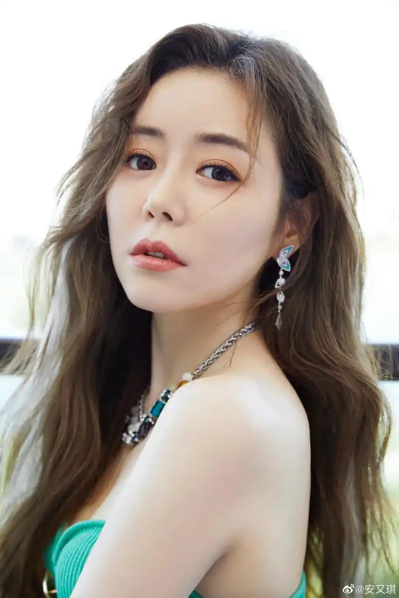 安又琪出道18周年首次公开表演粤语歌曲"飞花"献声"我们的歌"