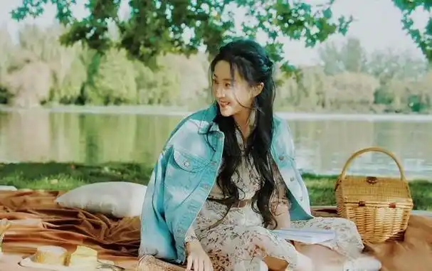 就像苍山洱海的景色与美人相得益彰,刘亦菲,吴倩,胡冰卿,董晴,范帅琦