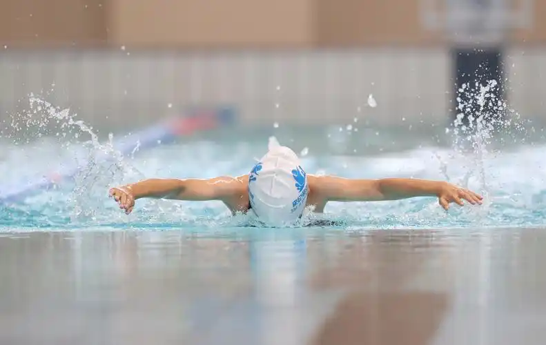 前国家游泳队运动员教你学游泳