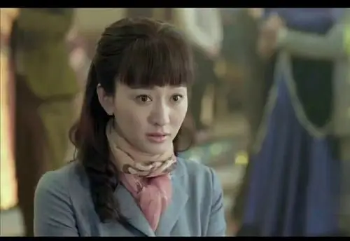 展开全部 《麻雀》中春羊是由李小冉饰演的.