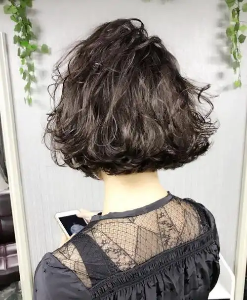 讲真,短发和烫发的完美搭配,保准你清爽又时髦,美美的过每一天!