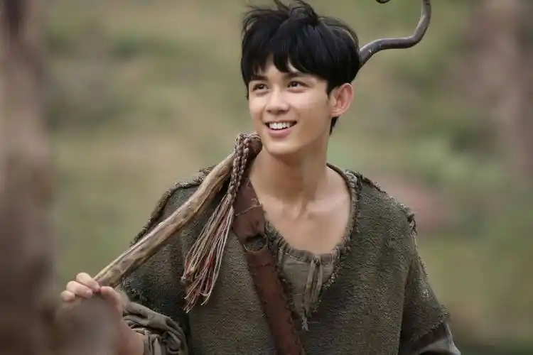 吴磊这位现今热度极好的新生代演员,同样也是一位童星时期就开始出道