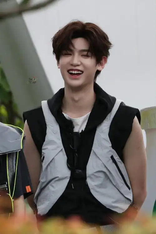 黄明昊《极限挑战》饭拍路透91  笑的好甜啊牙牙乐也太可爱了叭