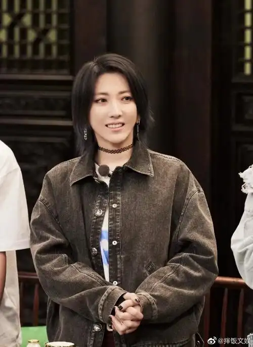 刘忻说不行我要去救李斯丹妮##李斯丹妮刘忻粘在一起了##来活了兄弟