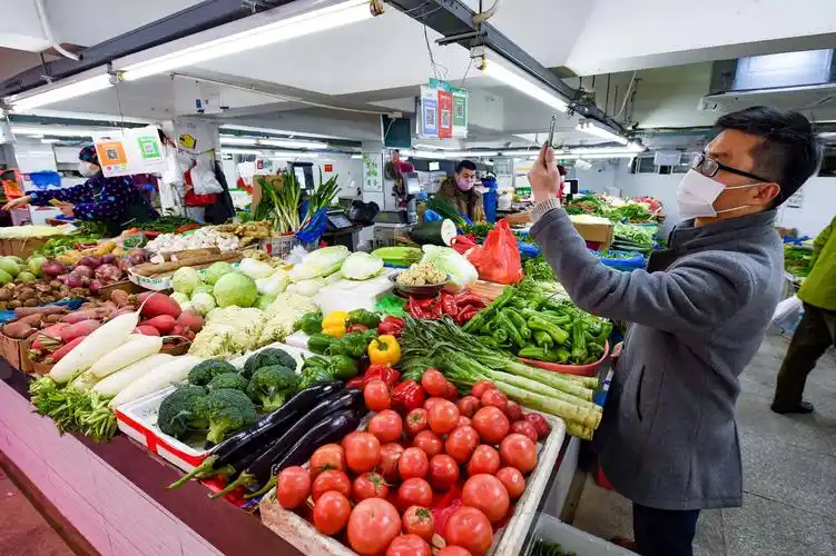 112家农贸市场今起正常营业记者探访市民不囤菜都按需采购