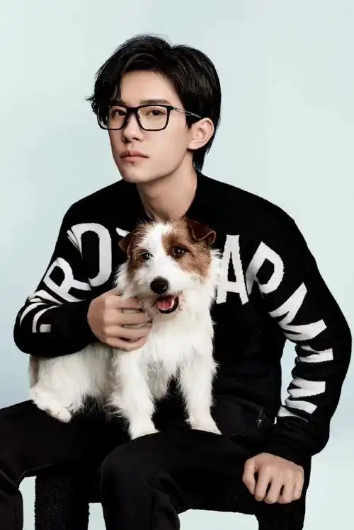 易烊千玺请把眼镜焊脸上##易烊千玺眼镜出圈神图