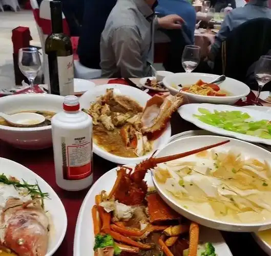 请客吃饭,下面这三种白酒尽量不要往酒桌上带,丢面不说还伤感情