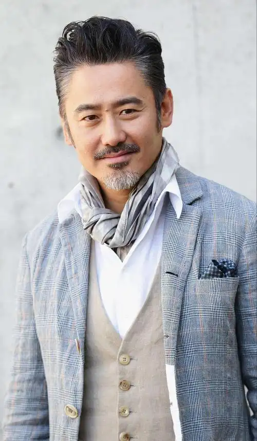 北京春晚吴秀波全程主持 却把北京台给坑惨了