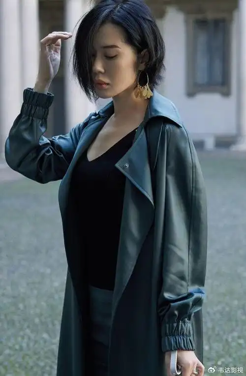 作为一个整体力突出的艺术家,我们期待余男在事业和生活之上不断进步