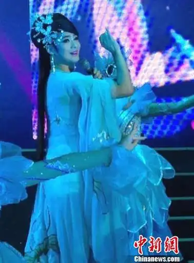 男子痴迷反串表演9年 演出拓展到湖北(图)