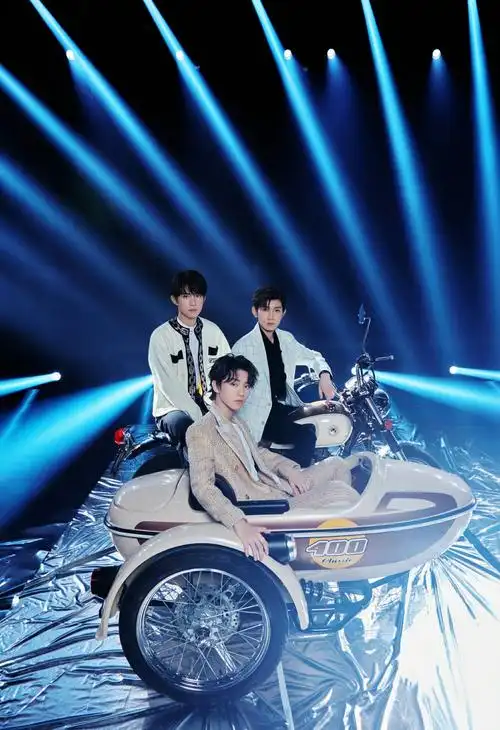 tfboys分享210110tfboys线上演唱会年度热度榜冠军最棒的三小只