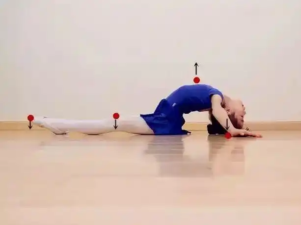 舞蹈教学地面部分挑胸腰