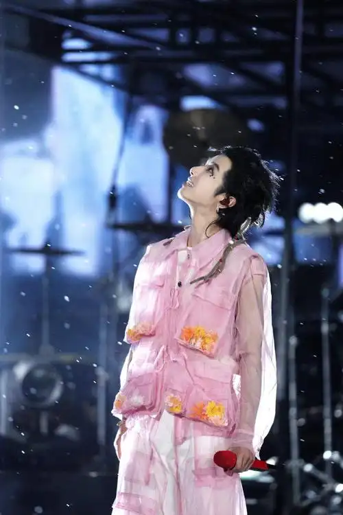 五月天邀请华晨宇终圆梦,花花计划今年重回鸟巢