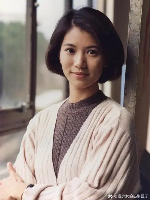 那代港星都有发量nb症吧#年轻时期的袁咏仪清纯灵动,好似每个少年中