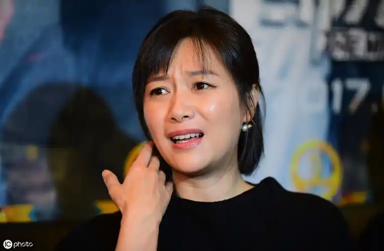 徐静蕾,她还是那个耐看型美女