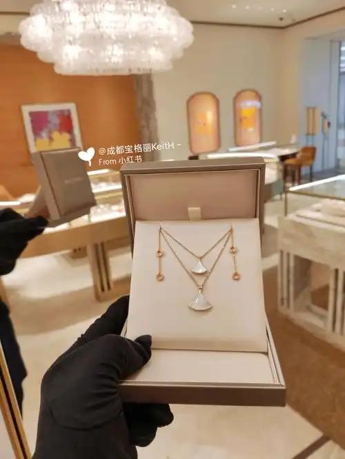 宝格丽白贝母小扇子项链7878