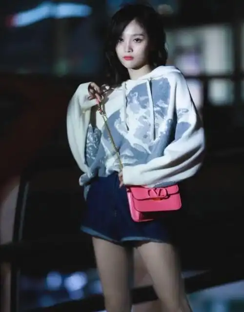 吴宣仪1米66的身高腿长有1米看到她晒出的自拍照我服了