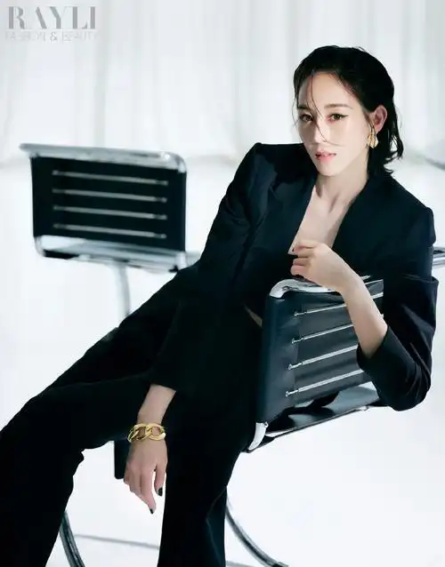 张钧甯湿发故事感大片##张钧甯烟熏湿发大片