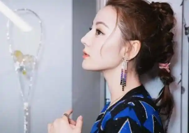 90后女星侧脸照谁最美?杨紫第八,郑爽第二,迪丽热巴排第几?