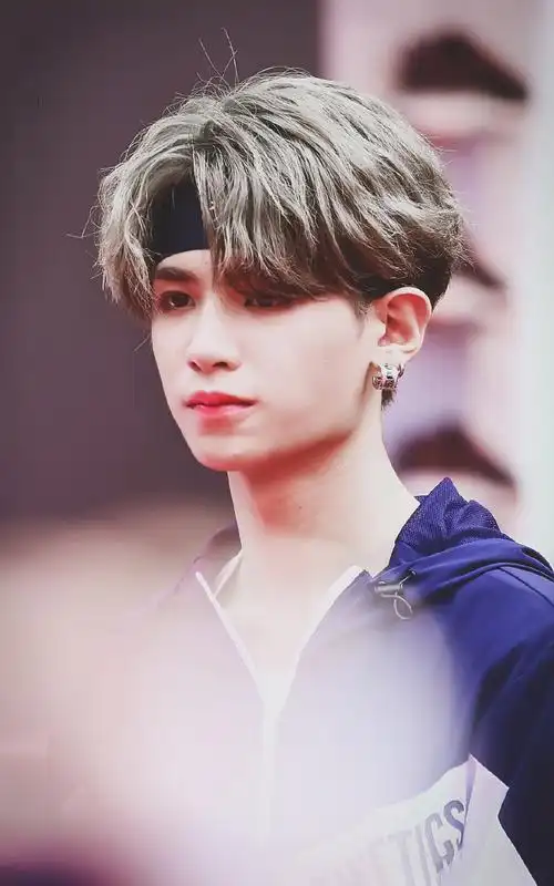 黄明昊活动照18