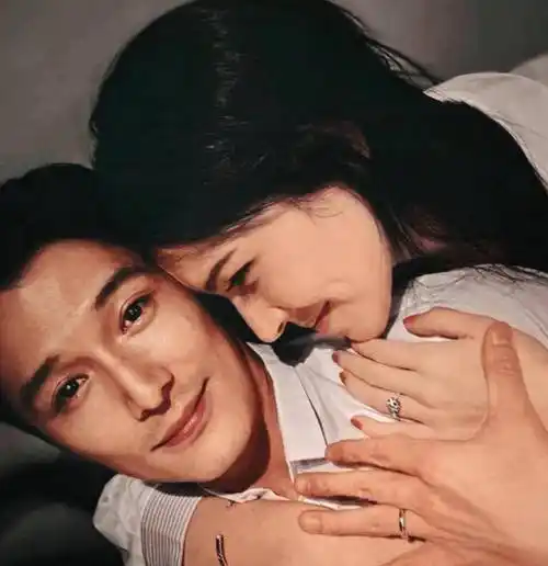 40岁阮经天公布恋情,甜蜜认爱圈外女友,台媒曝有闪婚可能_许玮_邱泽