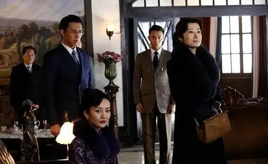 继在《伪装者》和《琅琊榜》中的出色合作后,靳东与刘敏涛再度携手