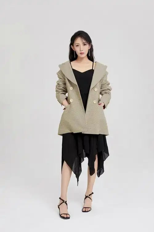 张墨锡西装写真释出 《长安诺》热播演绎后宫风云__凤凰网