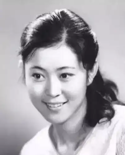 倪萍年轻时有多美?看看这几张照片就知道,集美貌与才华于一身!