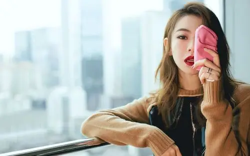 戚薇性感优雅写真桌面壁纸