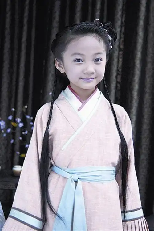 《红楼梦》中饰演幼年林黛玉之后林妙可在年代情感剧《北方有佳人》中