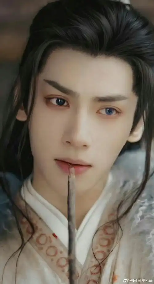 上官透,澹台烬都是@罗云熙leo古装天花板,古装评委席,古装九重天都是