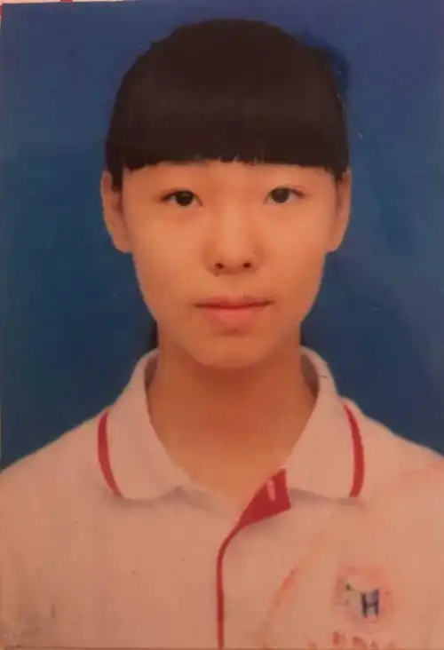 外加高一学校给拍的证件照