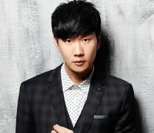 都说林俊杰脑门大不适合露额头,看完这张露额头照,网友:男神!