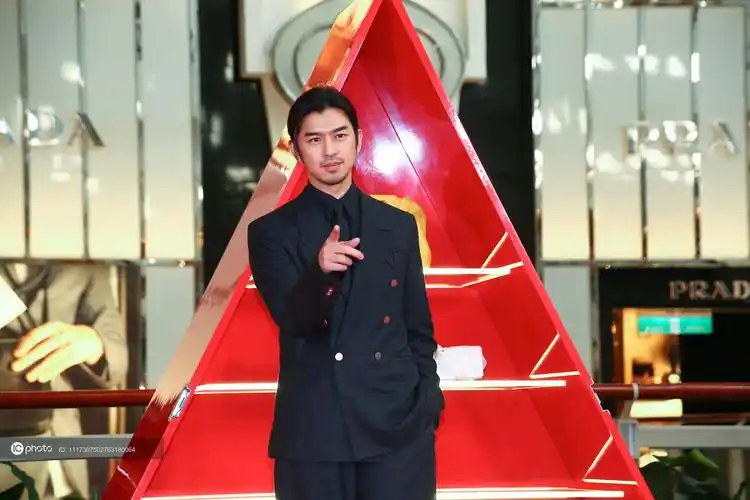 独家爱了爱了陈柏霖长发蓄胡造型帅气满分