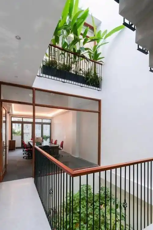 自建房和别墅都不错中间挖个天井腾出50cm就能添加几个阳台